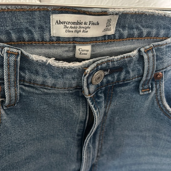 Abercrombie and Fitch High Rise Straight Jeans - Picture 4 of 5